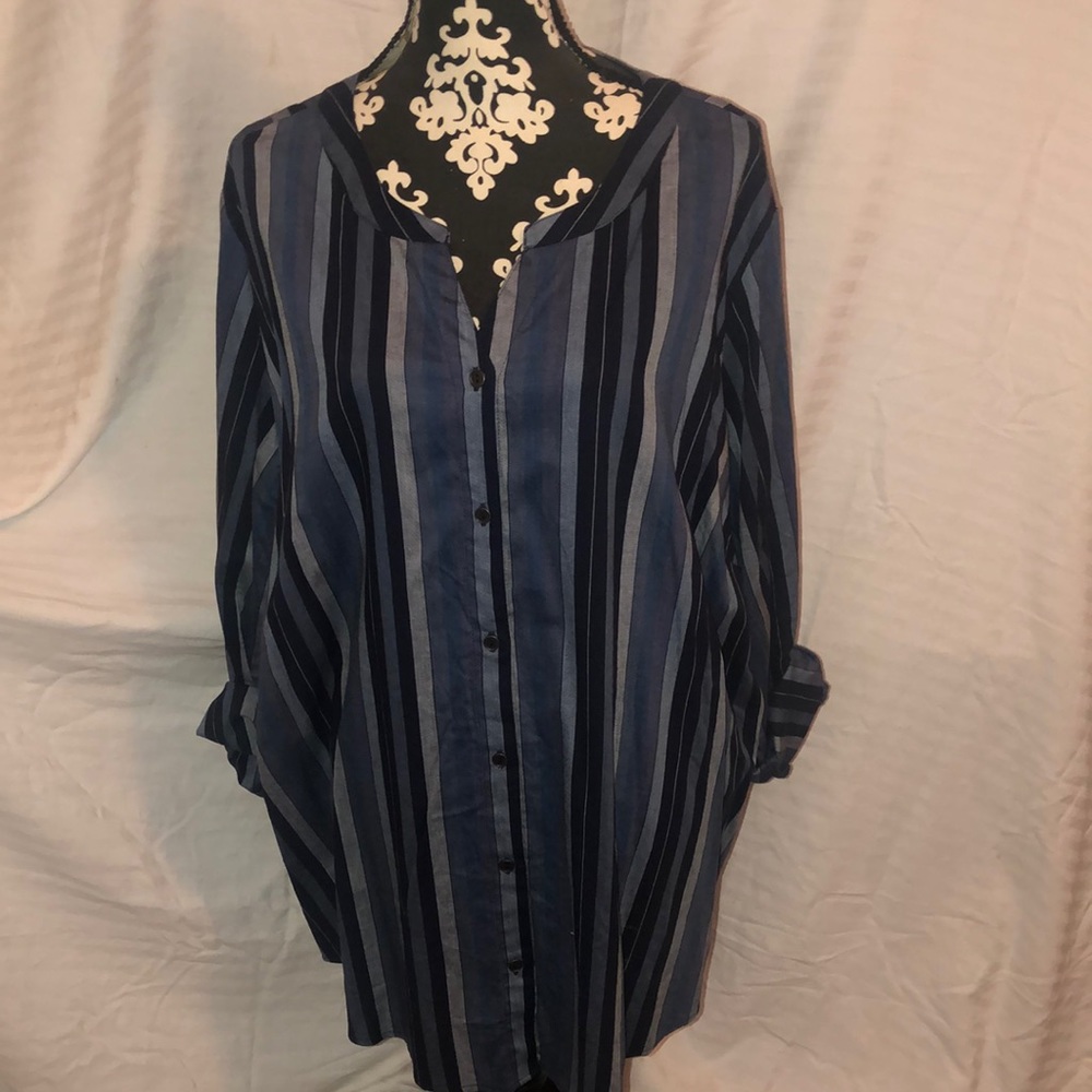 CJ Banks Buttondown V-Neck Blouse💕
